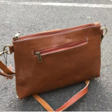 Sac bandoulière poils camel et blanc, détail pierre