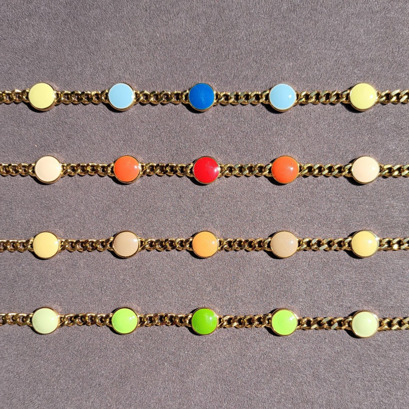 Bracelets gourmettes, pastilles couleur