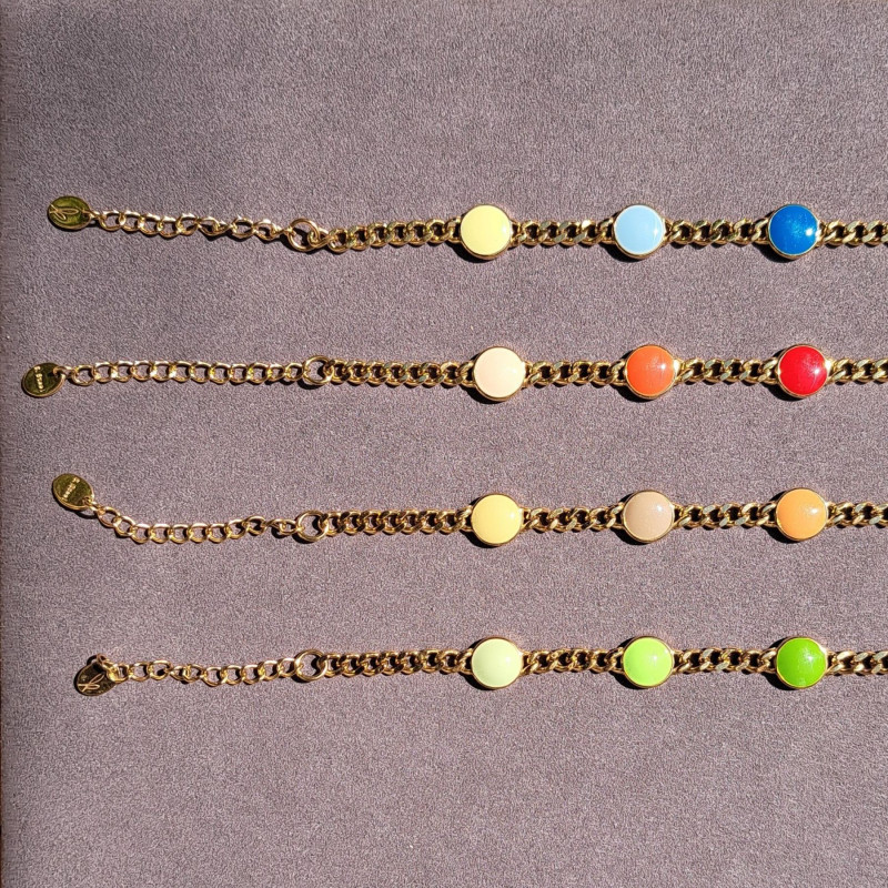 Bracelets gourmettes, pastilles couleur