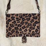 pochette en daim, impression léopard, taupe