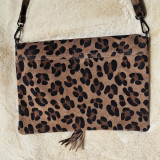 pochette en daim, impression léopard, taupe
