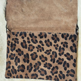 pochette en daim, impression léopard, taupe