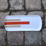 Plat à cake original et très design, rouge et beige