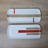 Plat à cake original et très design, rouge et beige