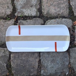 Plat cake rouge et beige