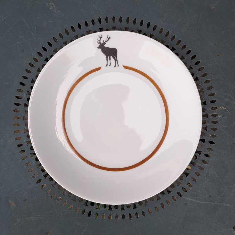 Assiettes en porcelaine, motif cerf