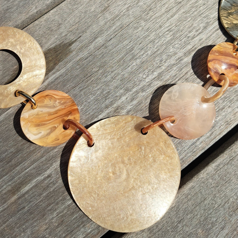 Collier grandes mailles rondes, écrues, beiges et doré