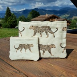 Double pochette en coton écru, motif guépard