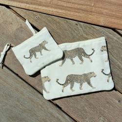 Double pochette en coton écru, motif guépard