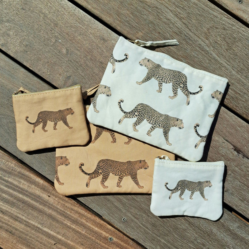 Double pochette en coton beige, motif guépard