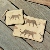 Double pochette en coton beige, motif guépard