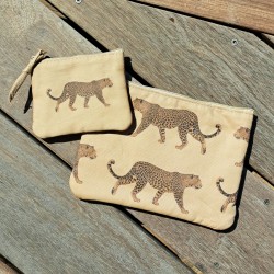 Double pochette en coton beige, motif guépard
