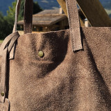 Tote bag en daim de couleur taupe