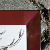 Vide-poches en porcelaine, décor cerf, rouge bordeaux et noir