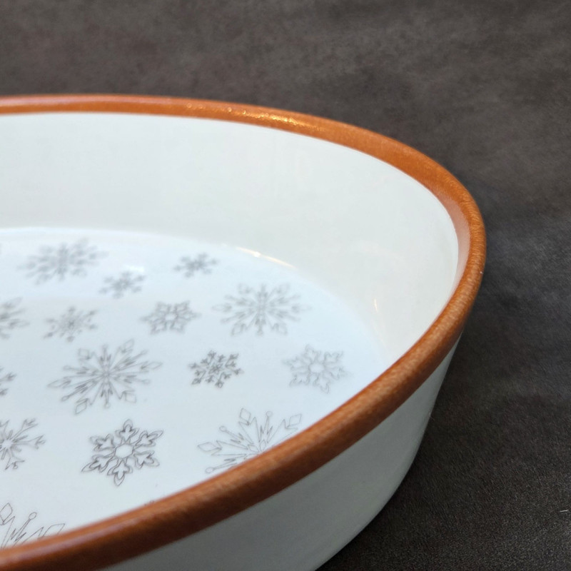Plat four en porcelaine décoré de flocons