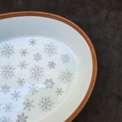 Plat four en porcelaine décoré de flocons