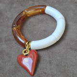 Bracelet en résine, caramel et blanc, pendentif coeur