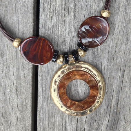 Collier grand pendentif, marron et or