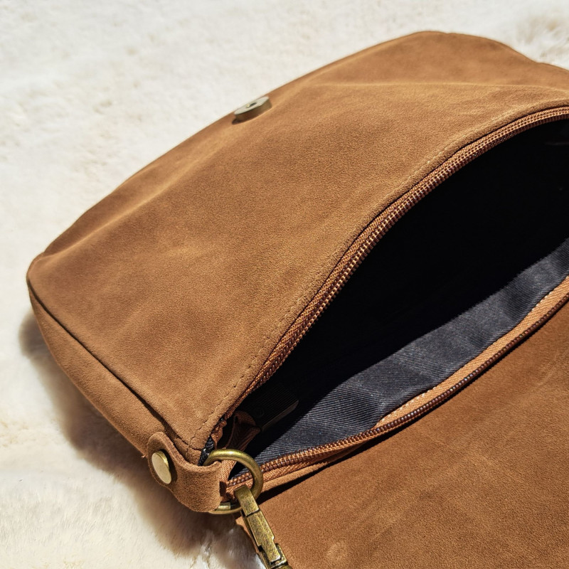 Sac bandoulière clouté en daim, taupe