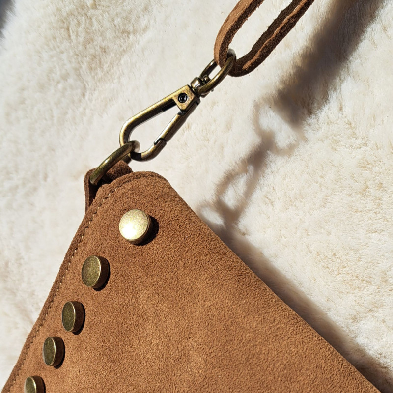 Sac bandoulière clouté en daim, taupe